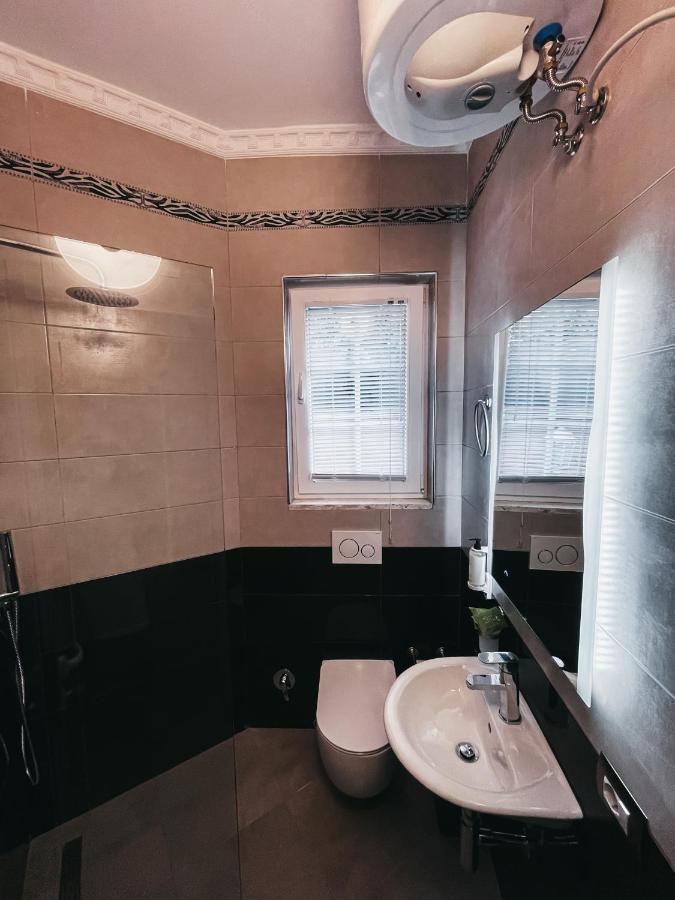 טיראנה Amansar Boutique Hotel מראה חיצוני תמונה